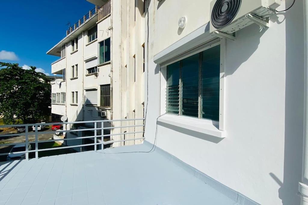 Le Sunshine - Au Coeur Du Centre Ville De Pointe- A- Pitre - Proche De Tout Avec Sa Grande Terrasse Ensoleillee 외부 사진
